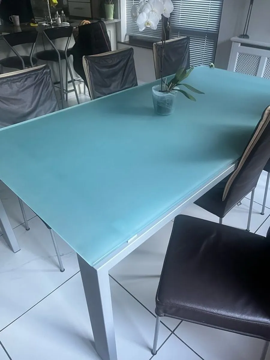 Dining Table and chairs - Image 2
