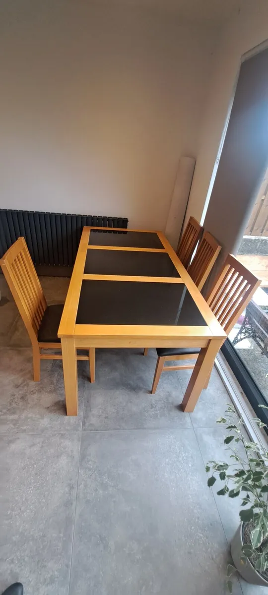 Dining table - Image 1