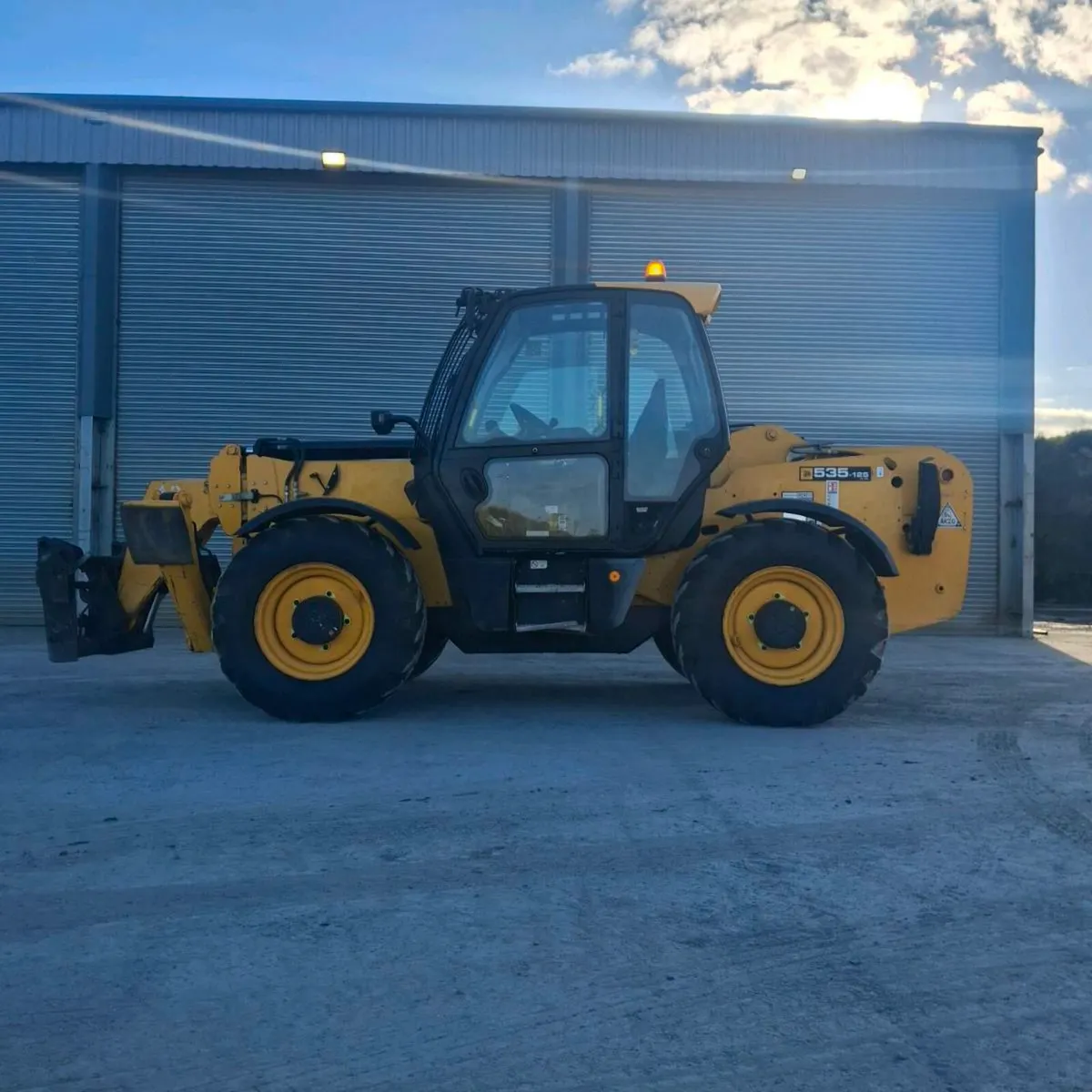 Jcb 535-125 Year 2014 - Image 1