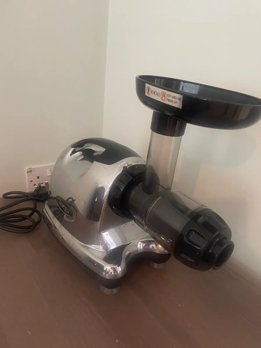 Omega Nutrition Centre Juicer - Image 3