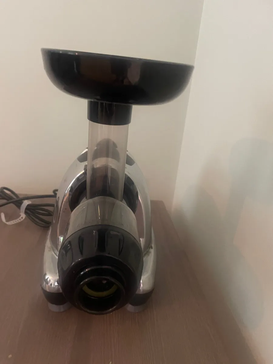 Omega Nutrition Centre Juicer - Image 4
