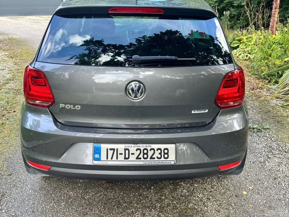 2017 Volkswagen Polo - Image 2