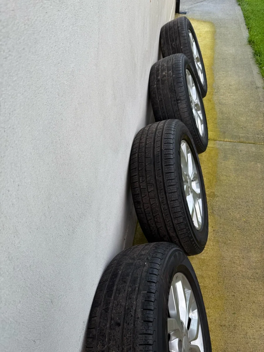 Land Rover Discovery 19” Alloy Wheels - Image 2