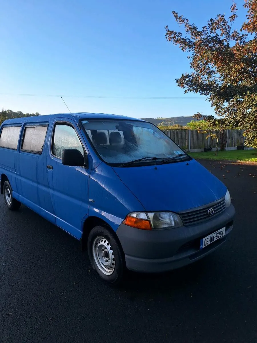 Toyota Hiace Minibus - Image 1