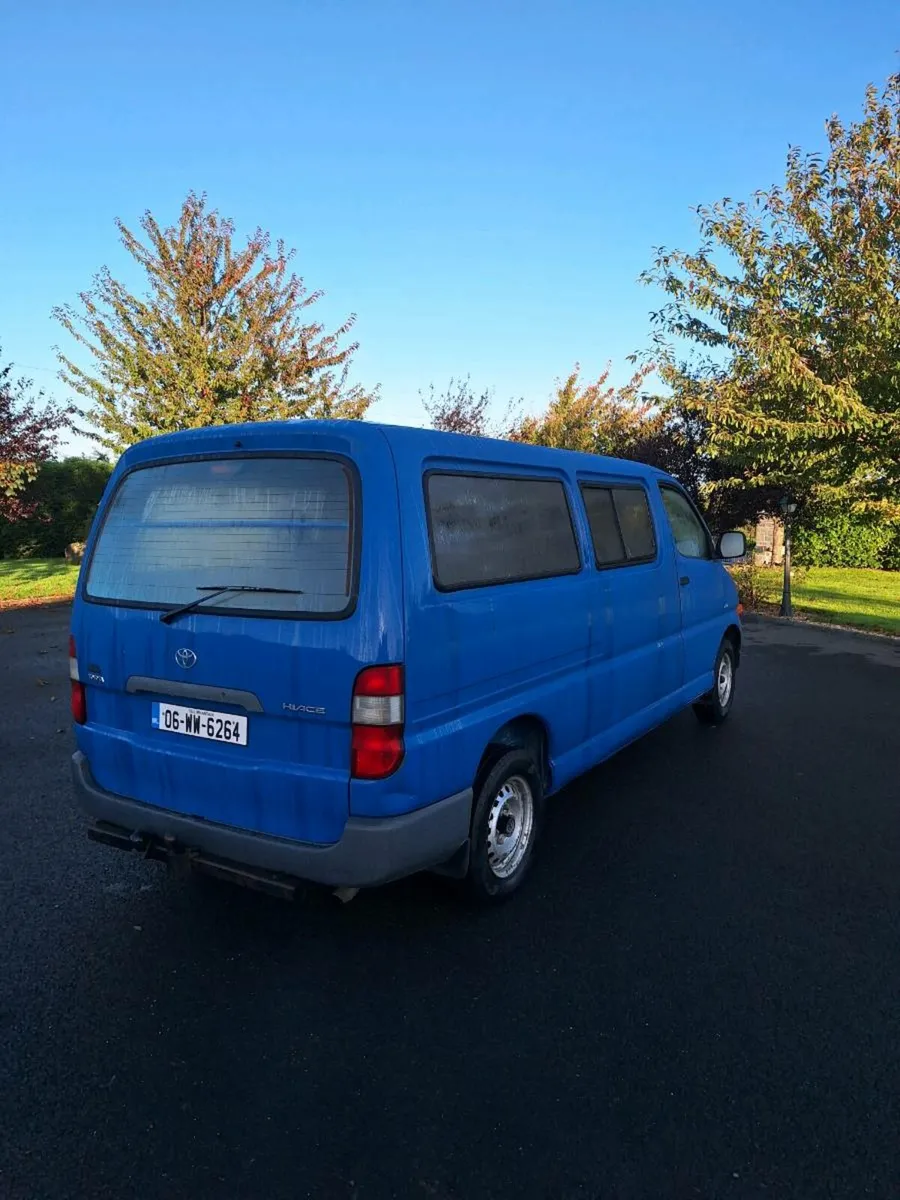 Toyota Hiace Minibus - Image 2