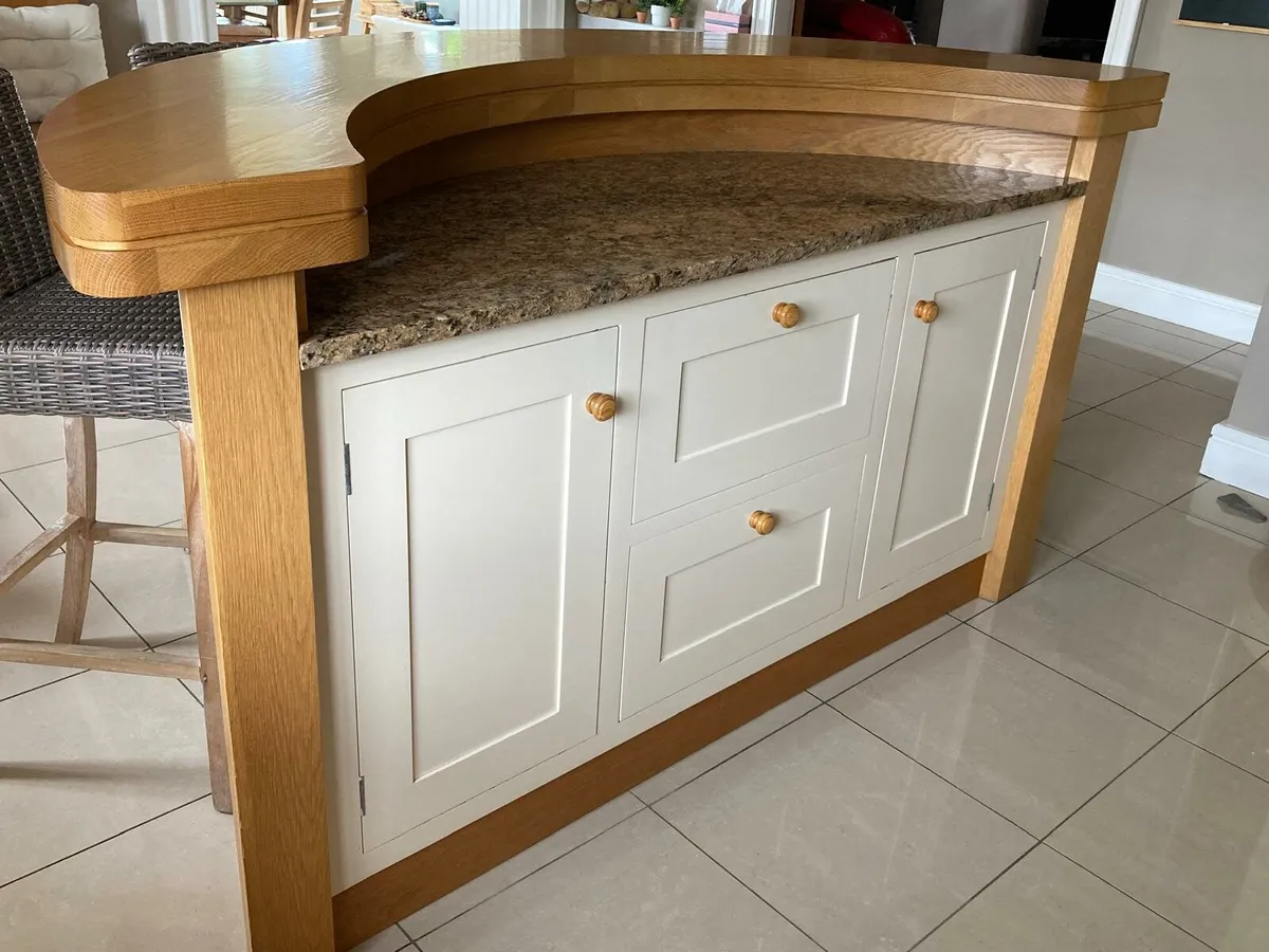 Kitchen Island/Breakfast Bar - Image 3