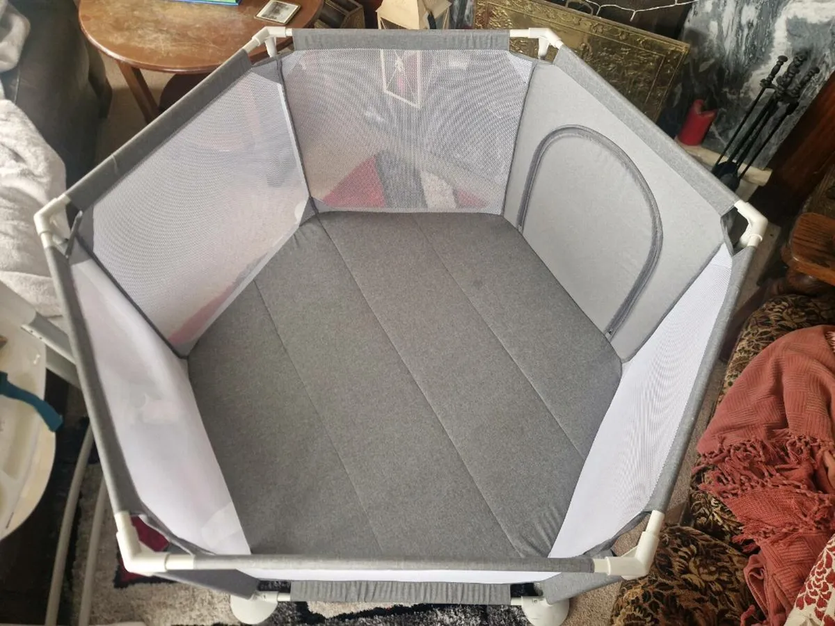 Playpen for sale - Image 2