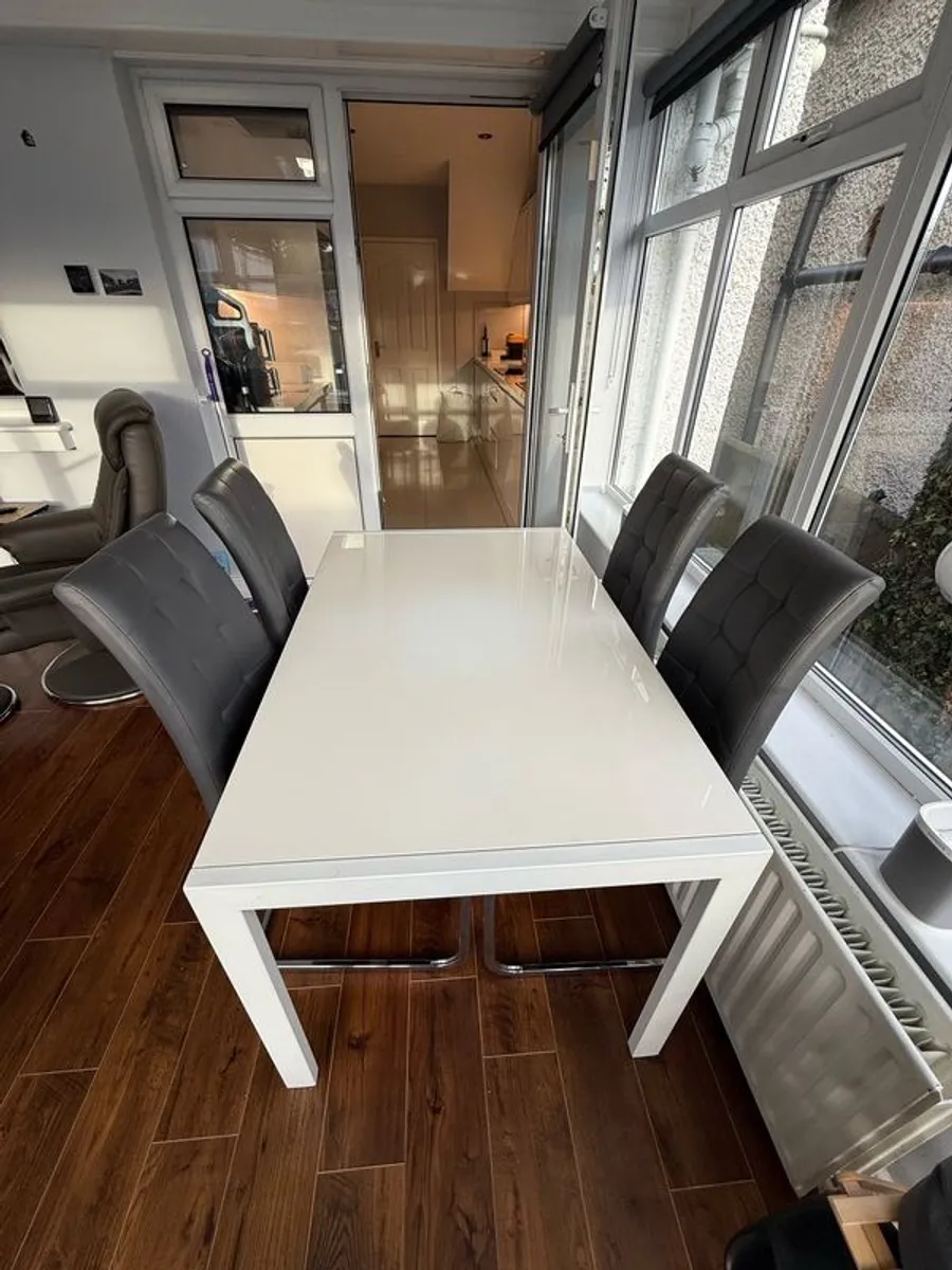 Kitchen Table and 4 Chairs - Image 1