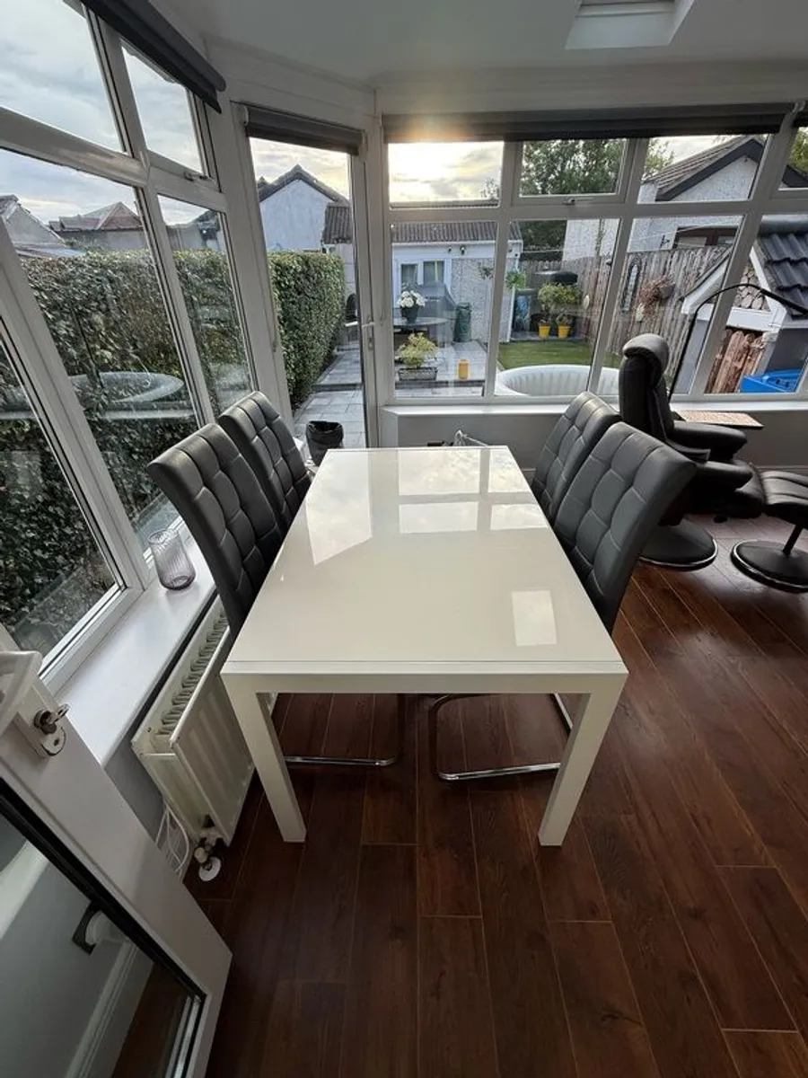 Kitchen Table and 4 Chairs - Image 3