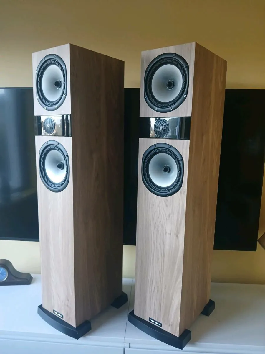 Floorstanding speakers - Image 1