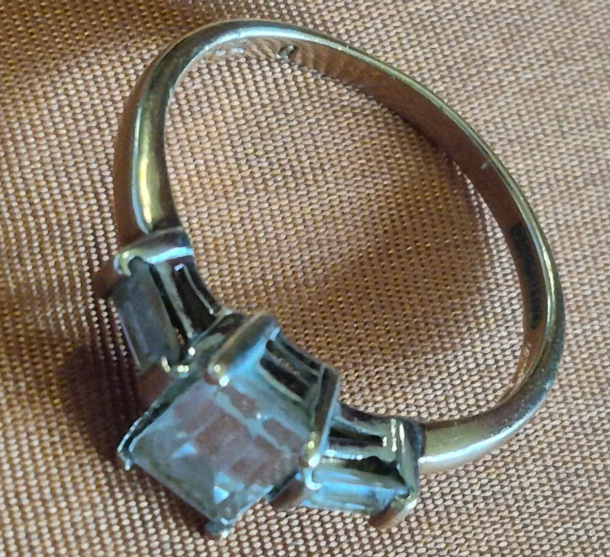 9ct Gold & 3 CZ Stone Ring (Size P) - Image 3