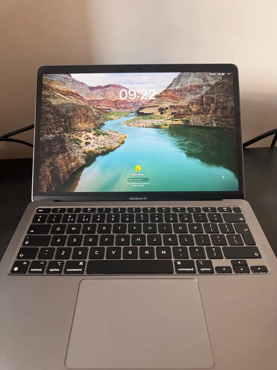 Apple MacBook Air 13" 8GB/256GB Laptop - Image 1