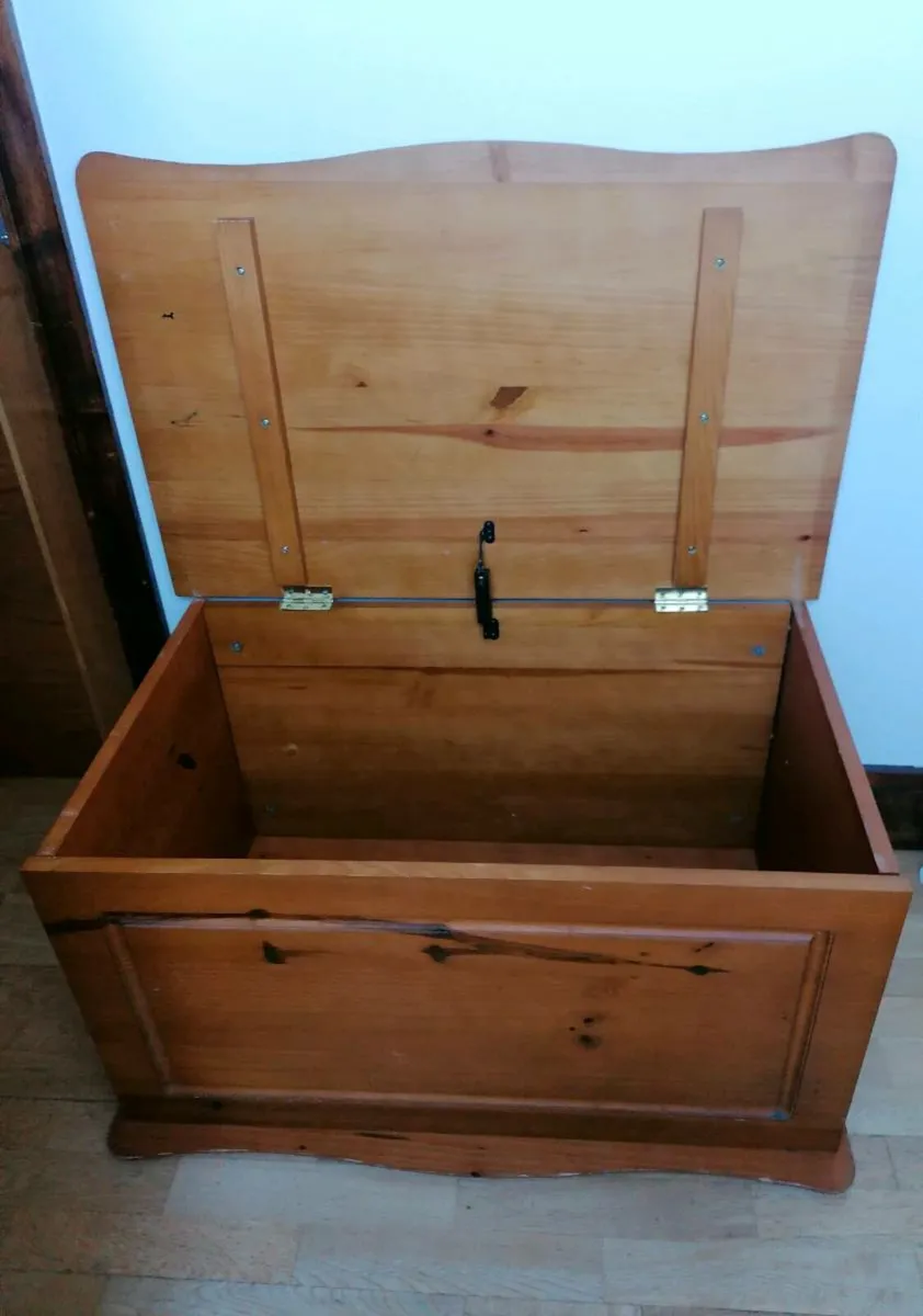 Pine Blanket Box - Image 4