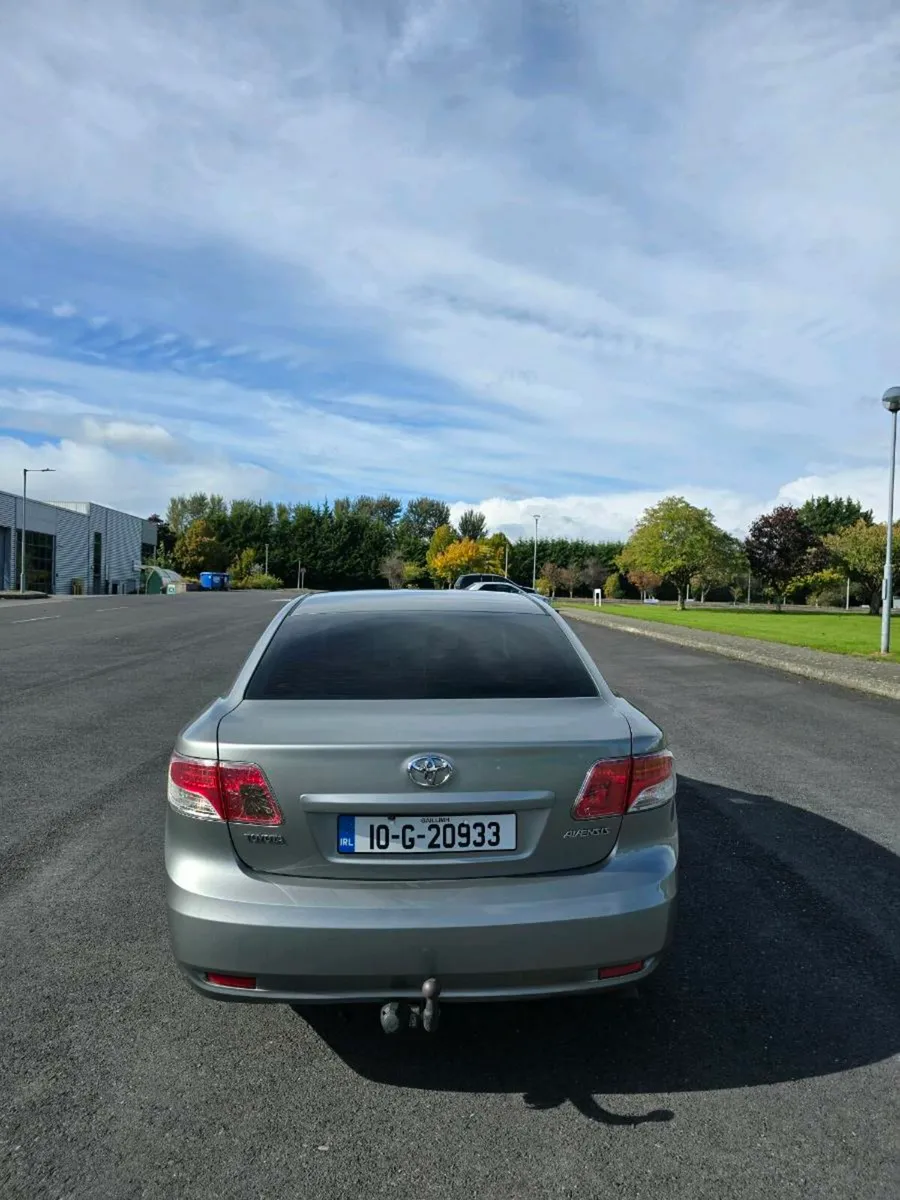 Toyota Avensis 2010 - Image 2