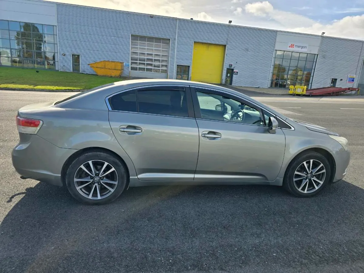 Toyota Avensis 2010 - Image 3