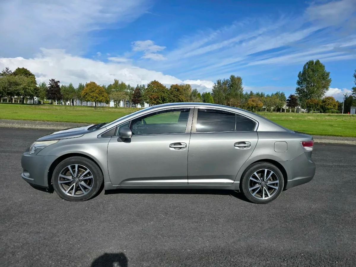 Toyota Avensis 2010 - Image 4