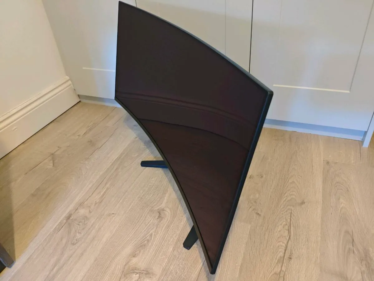 34" Alienware OLED monitor - quick sale - Image 2