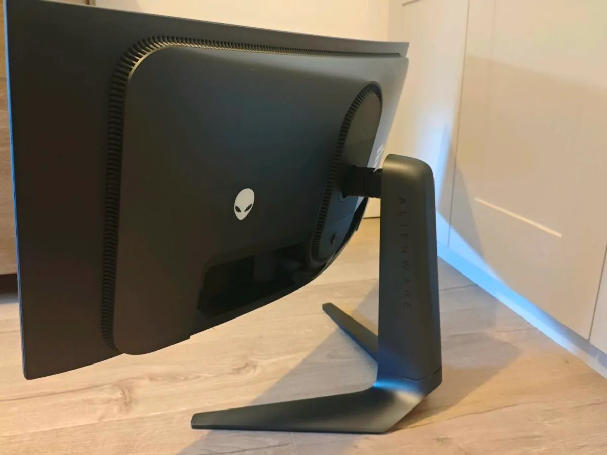 34" Alienware OLED monitor - quick sale - Image 3
