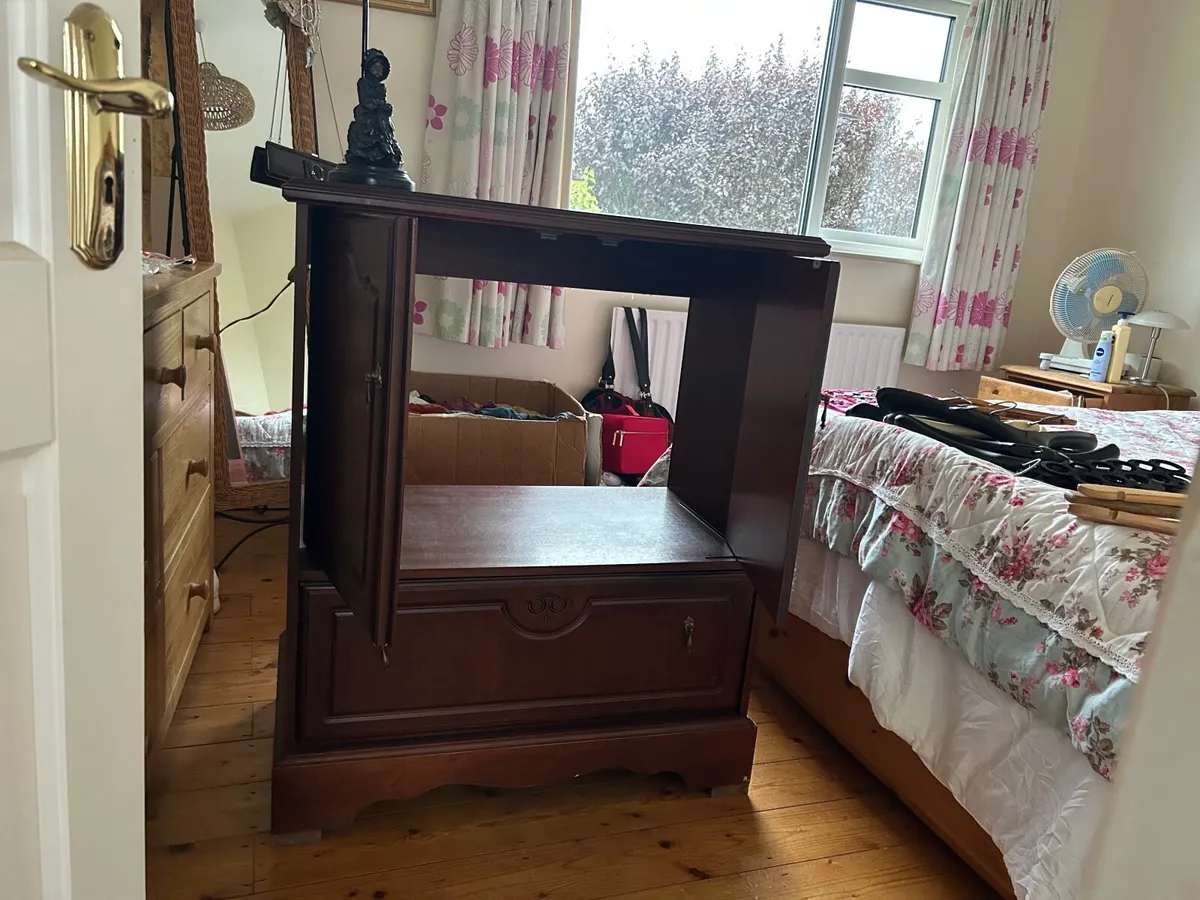 Television unit - Image 2