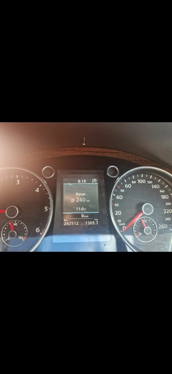 Volkswagen Passat 2012 - Image 2