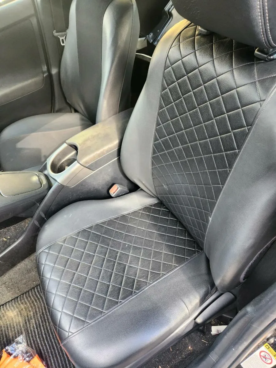 Tailored seat covers - Image 1