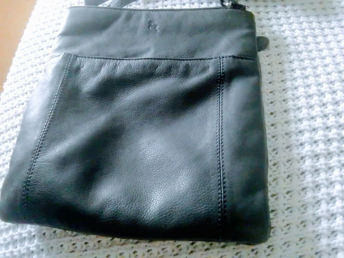 NAVY SOFT LEATHER ASHWOOD CROSSBODY BAG - Image 1