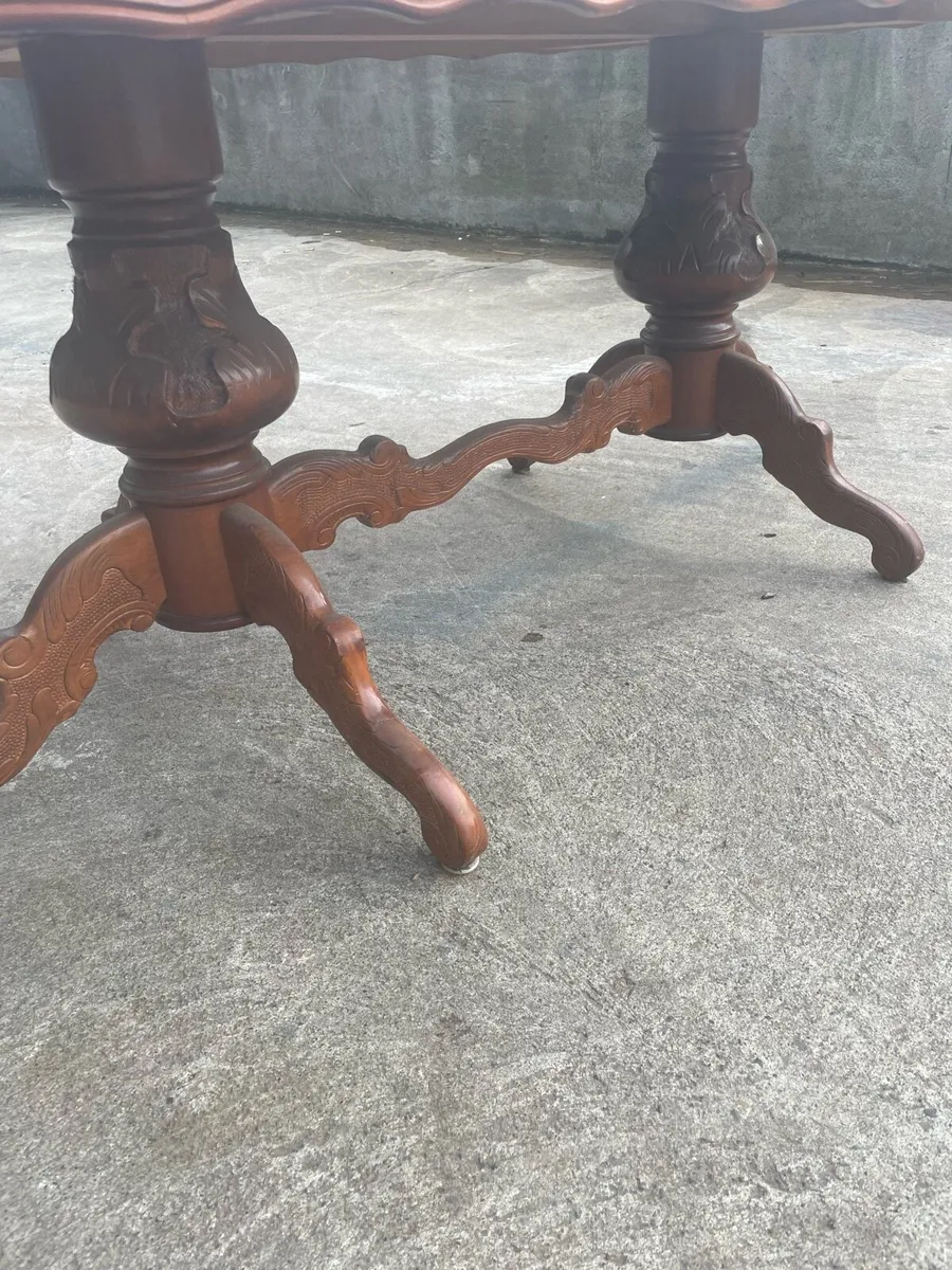 Table for free - Image 2