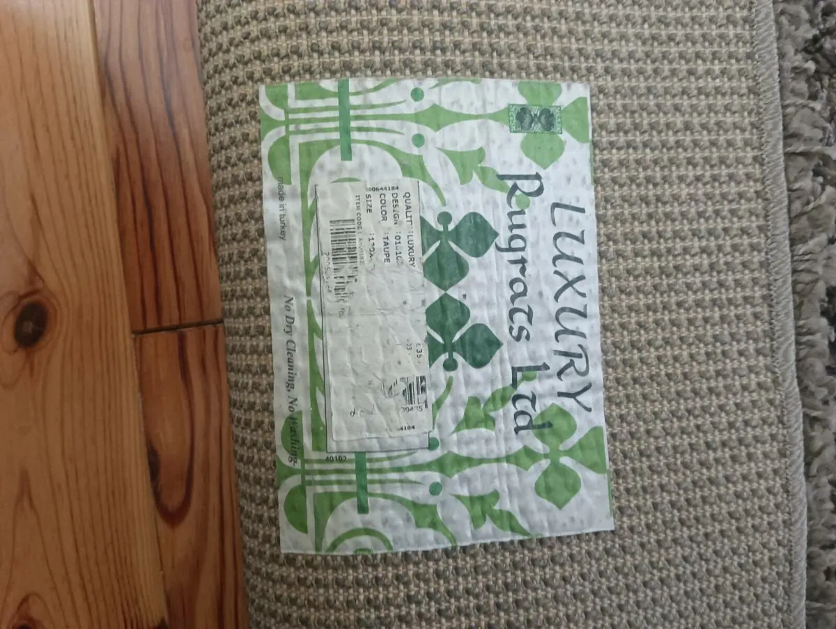 Dark brown rug perfect condition,35 Euro - Image 3