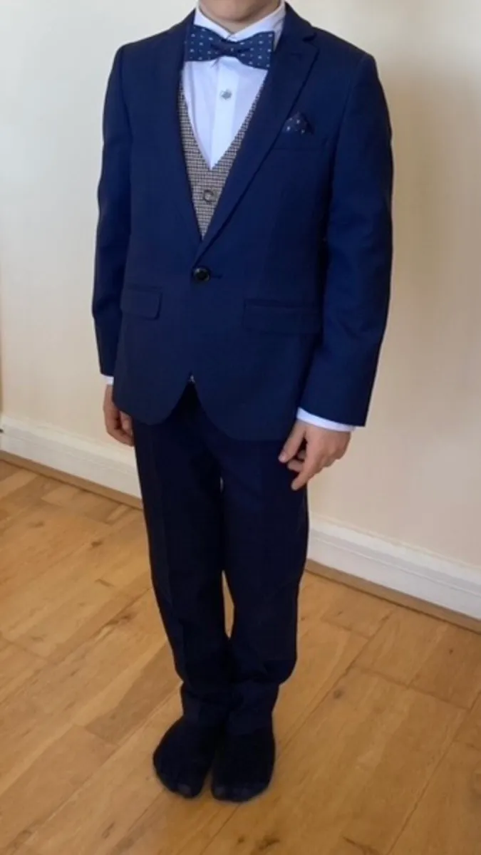 Boys Next suit 7y - Image 1