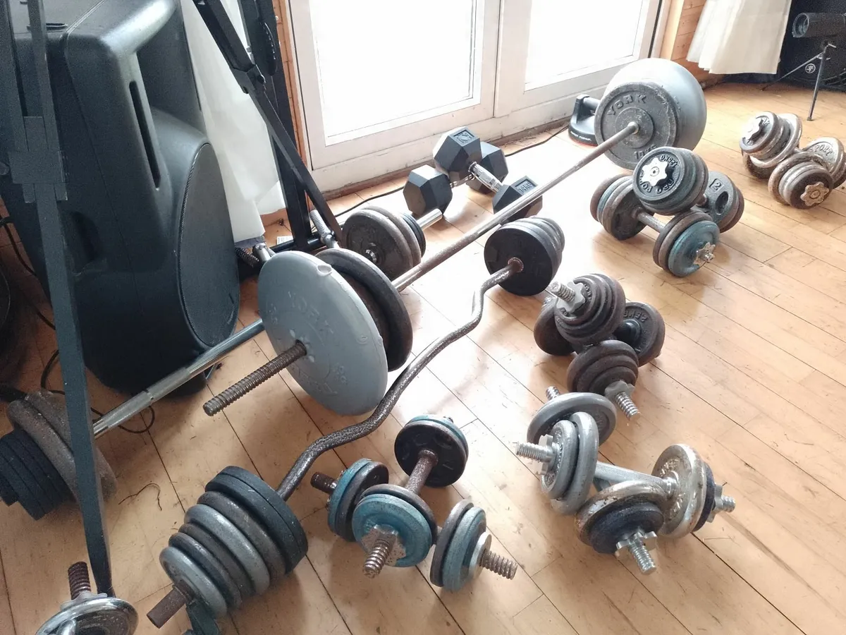 200KG +IN WEIGHTS INLUDING 2 BENCHES. - Image 3