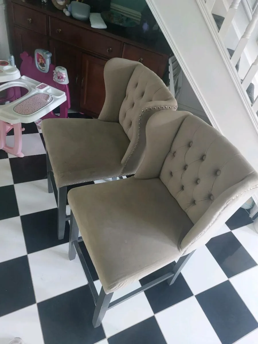 Kitchen island chairs - Image 2