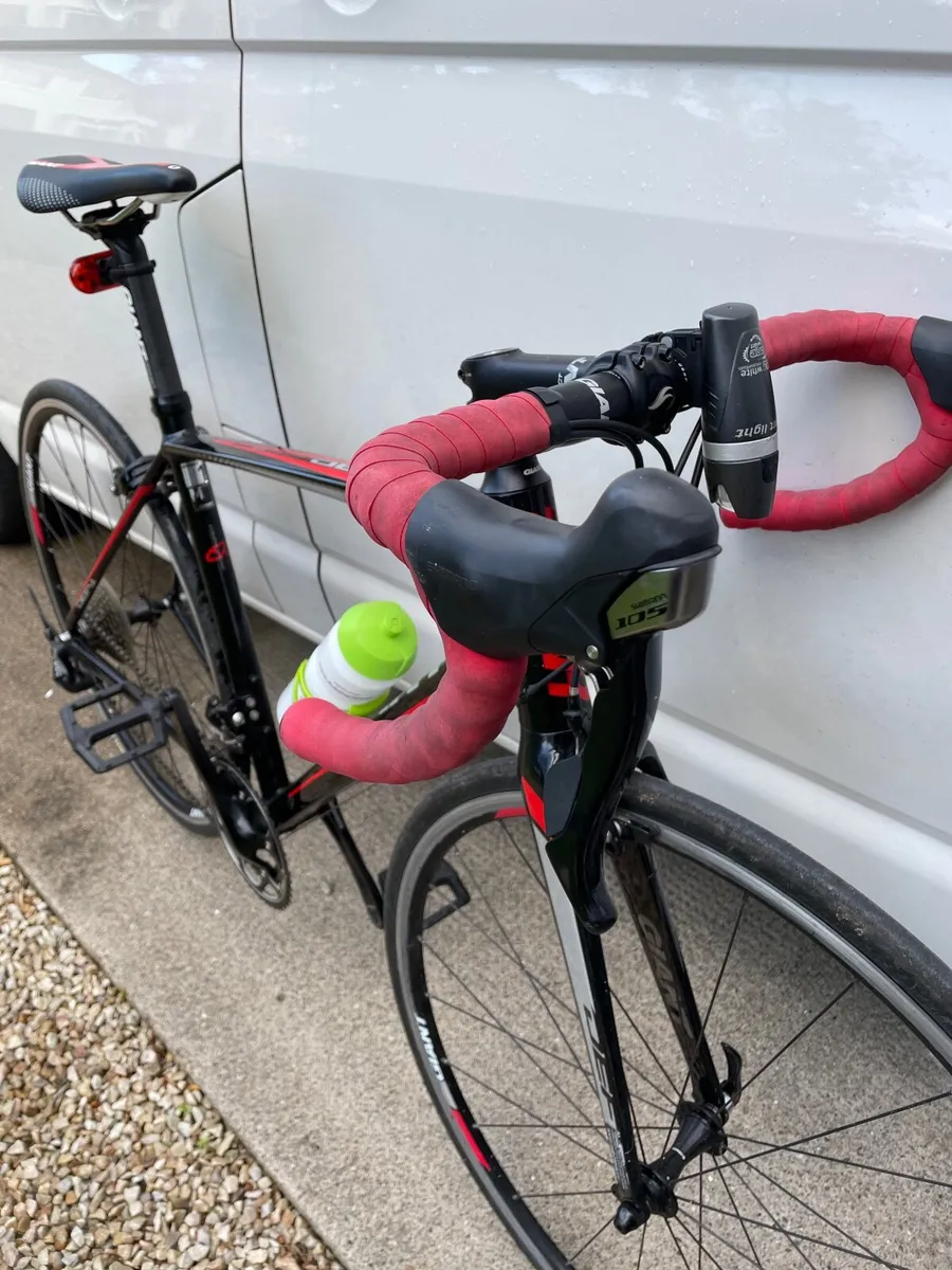 Giant Road Bike - Image 3