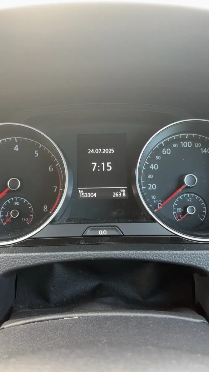 Volkswagen Golf Highline 1.2litre 110 bhp - Image 4