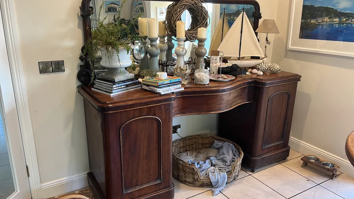 Dresser - Image 1