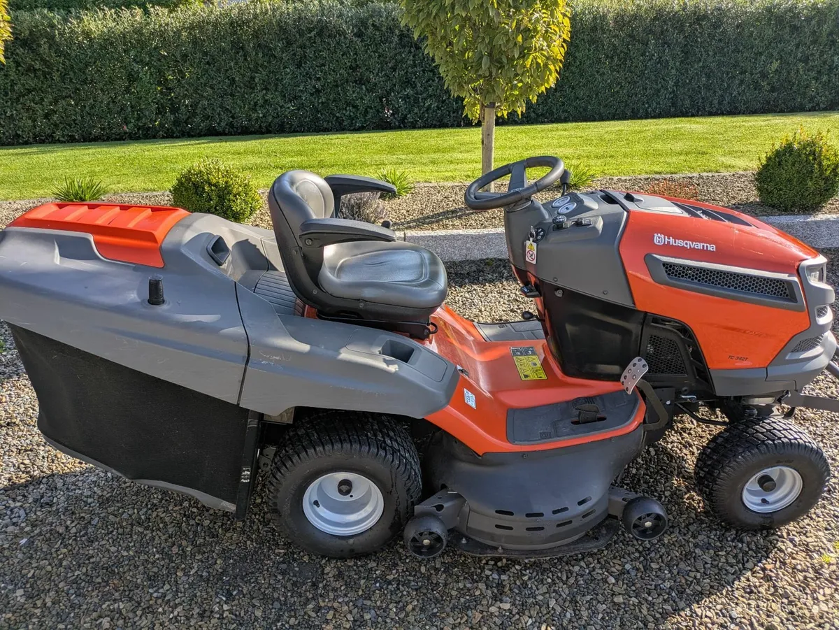 Lawn mower - Image 1