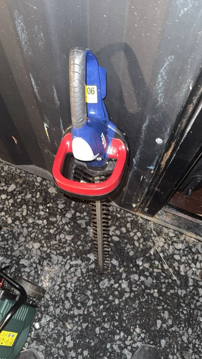 Cordless Hedge Trimmer with Battery - Image 1