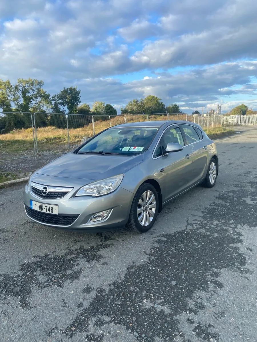 2011 Opel Astra SE CDTI - Image 1