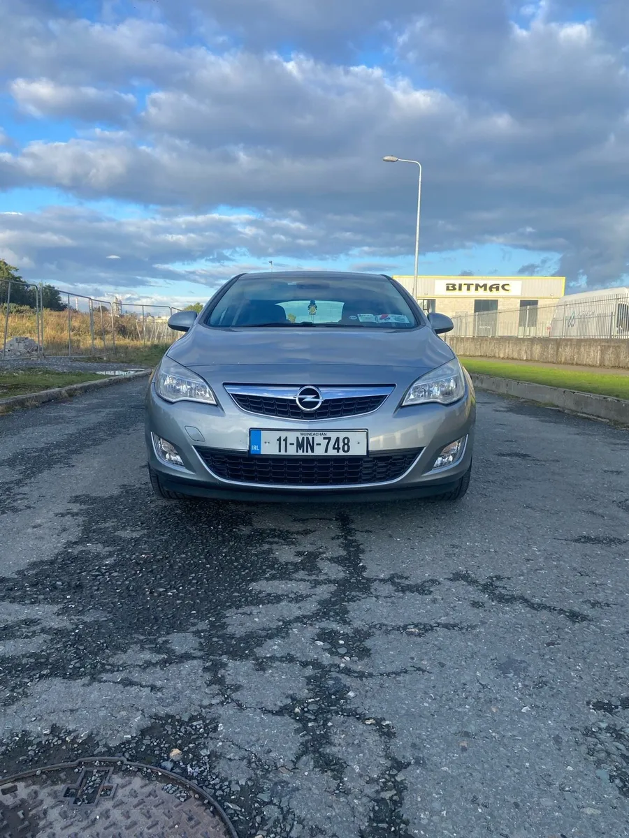 2011 Opel Astra SE CDTI - Image 3