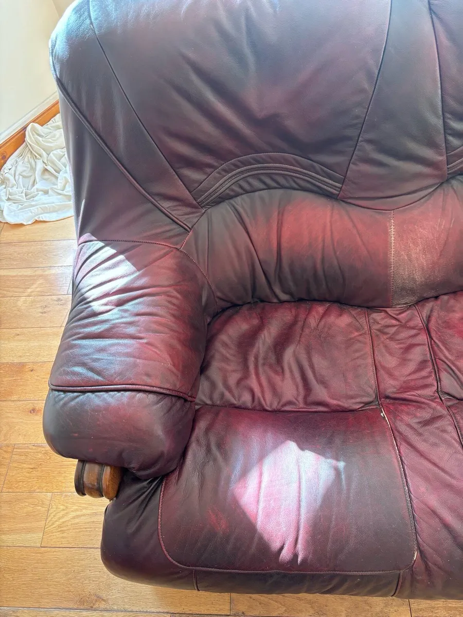 Leather sofa and 2 chairs - Image 3