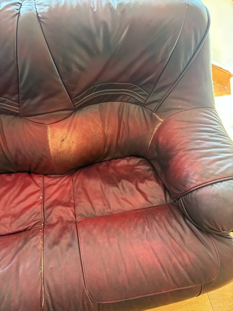 Leather sofa and 2 chairs - Image 4