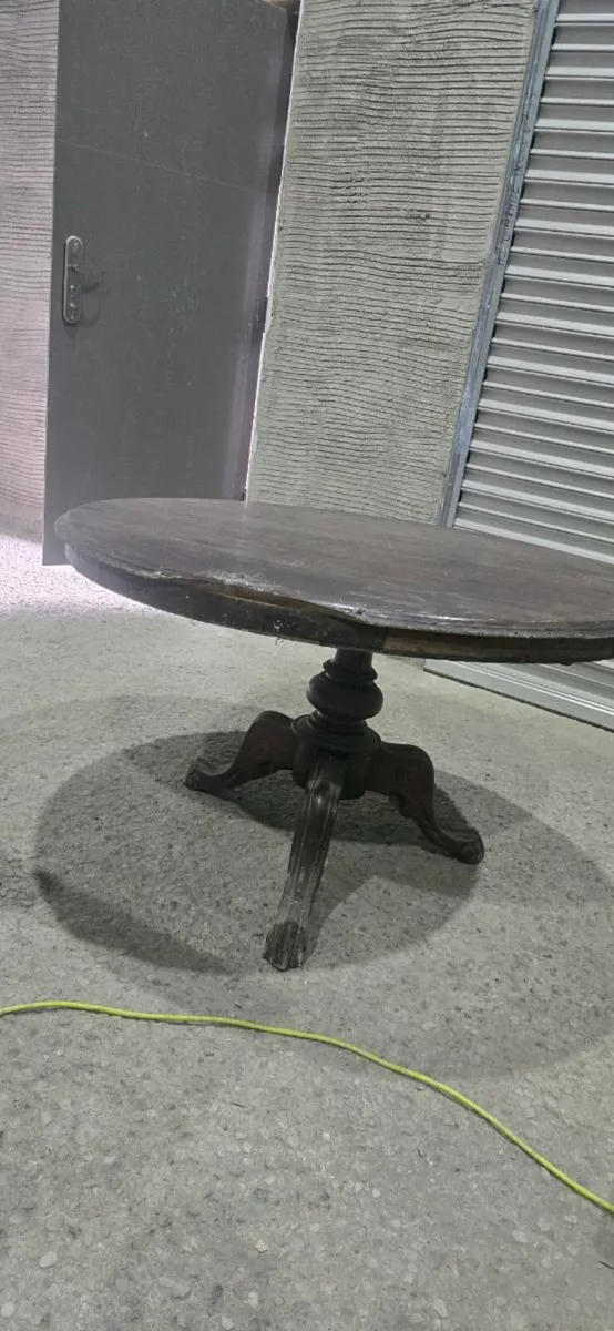 Mahogony Round Table - Image 1