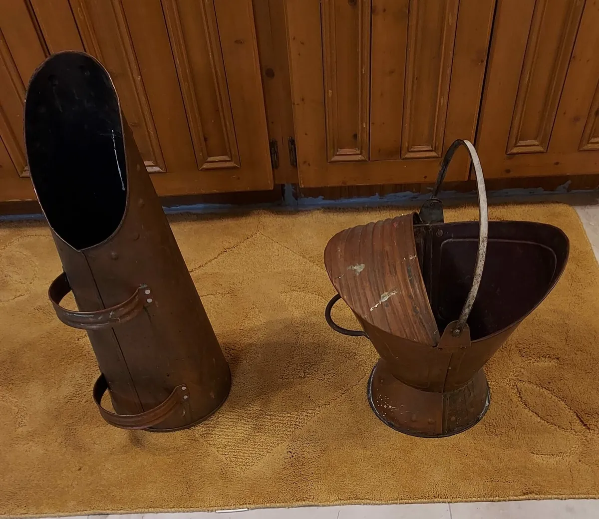 Copper coal scuttles and bucket - Image 1
