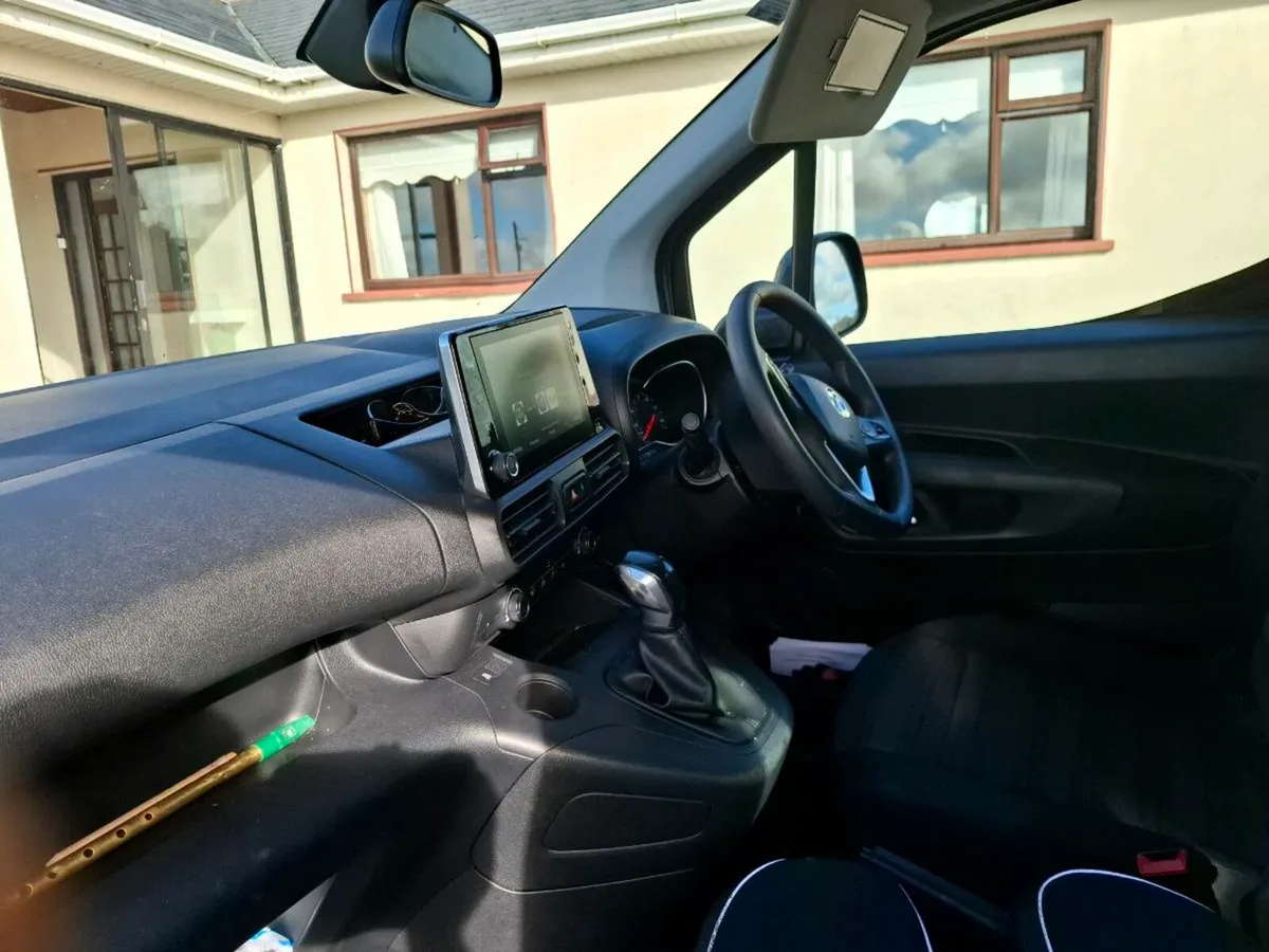 Car - Image 2