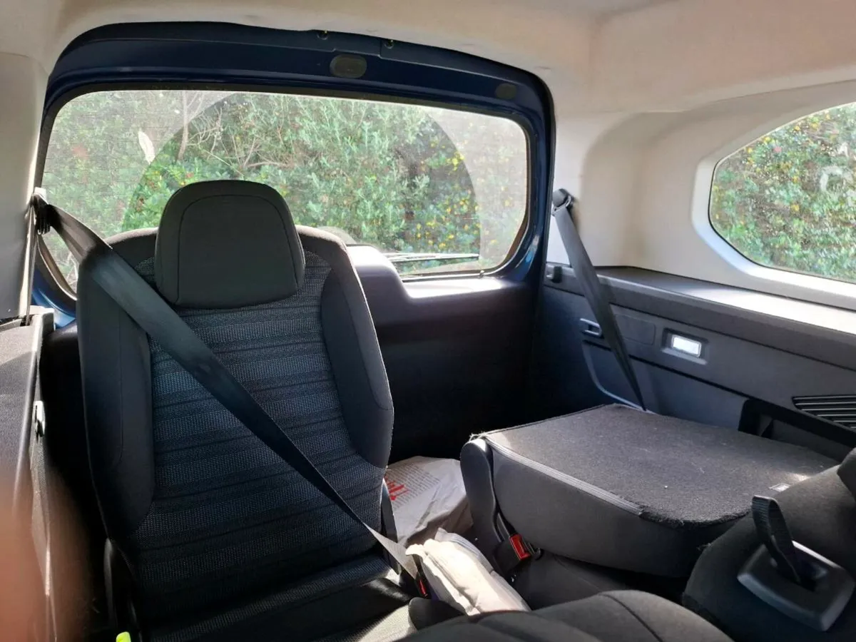 Car - Image 4