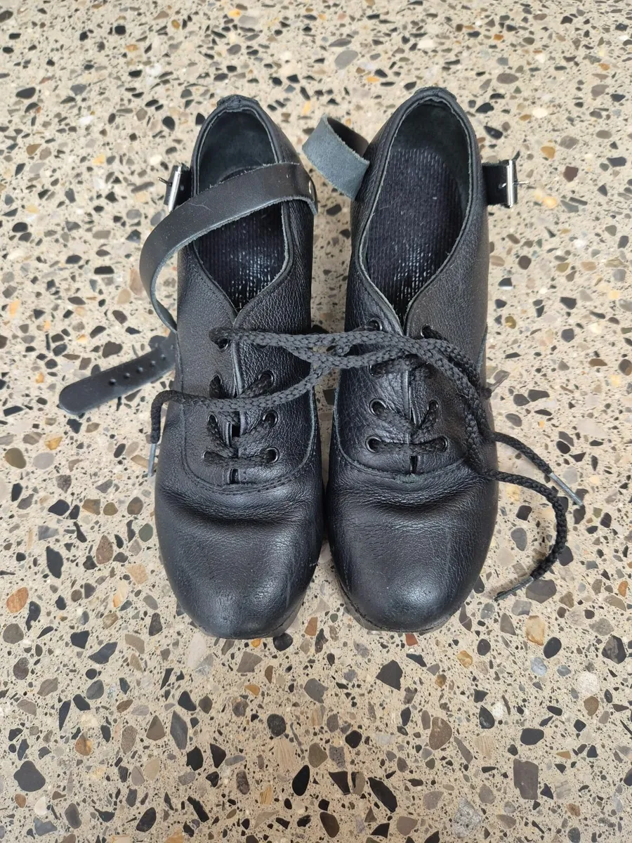 Heavy Shoes- Innisfree size 3 - Image 1
