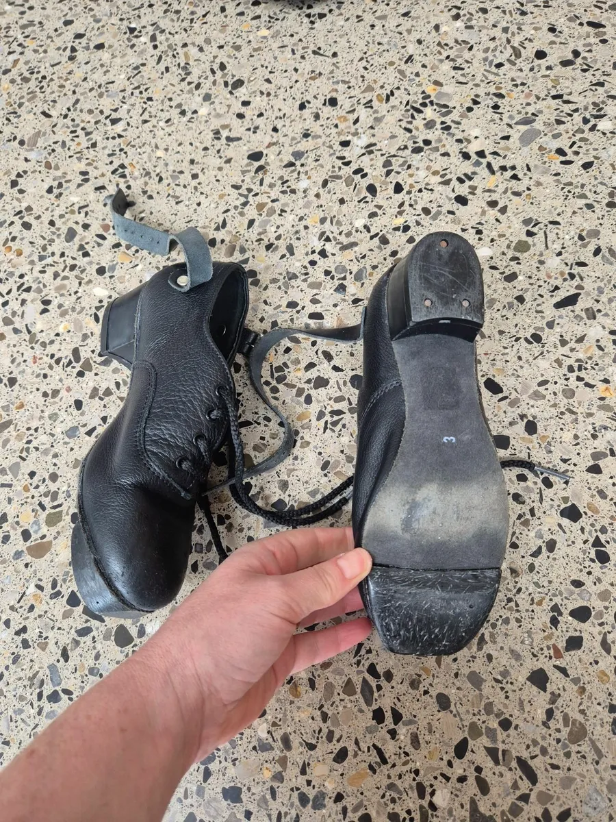 Heavy Shoes- Innisfree size 3 - Image 2