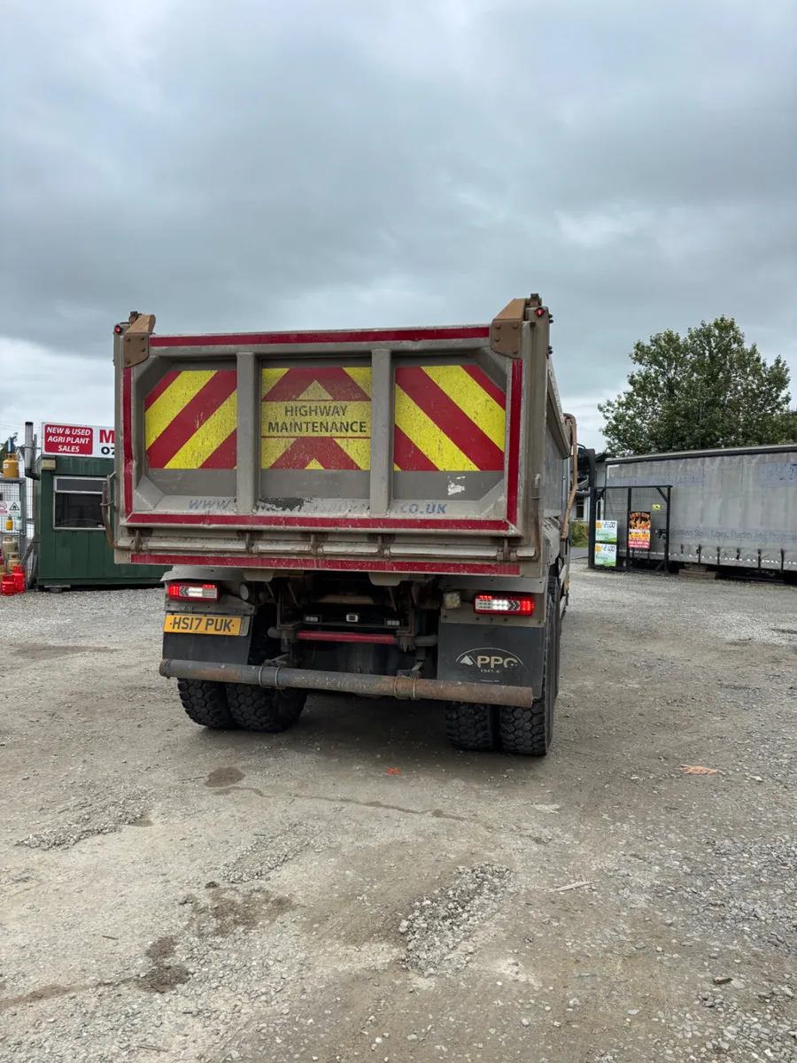 2017 Volvo FMX 8 Wheeler Tipper Lorry - Image 3
