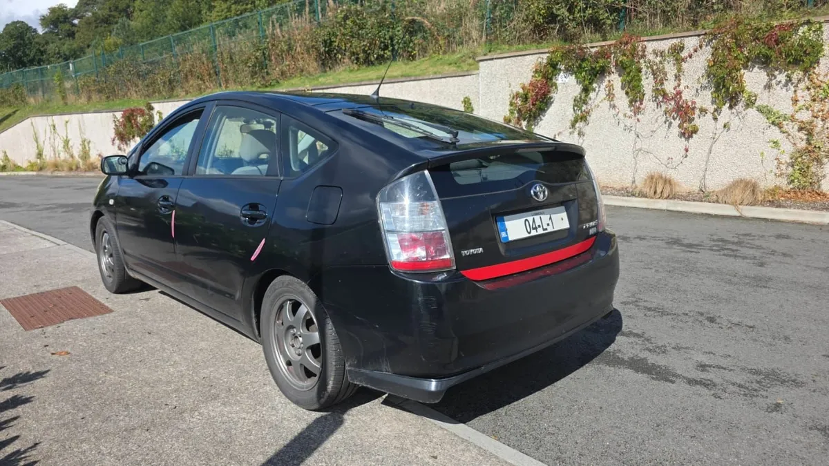 Toyota Prius 2004 - Image 2
