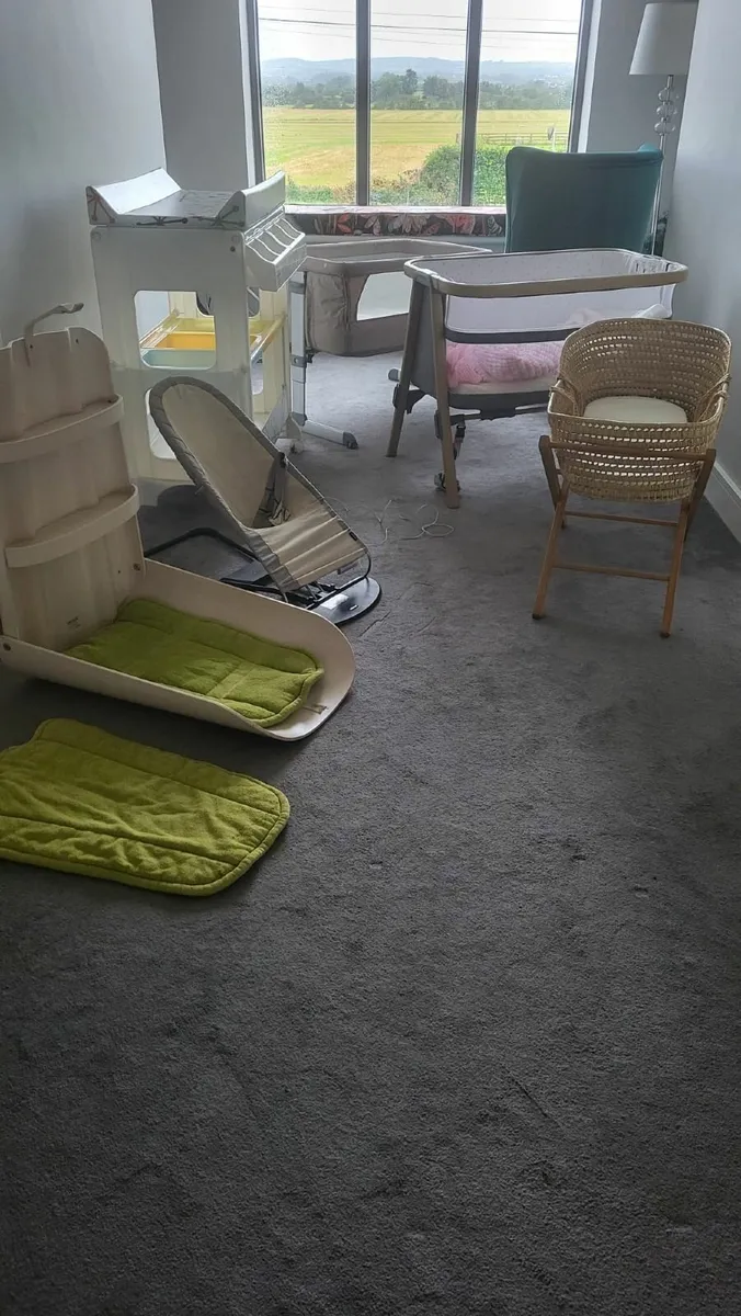 Next to me - Image 3