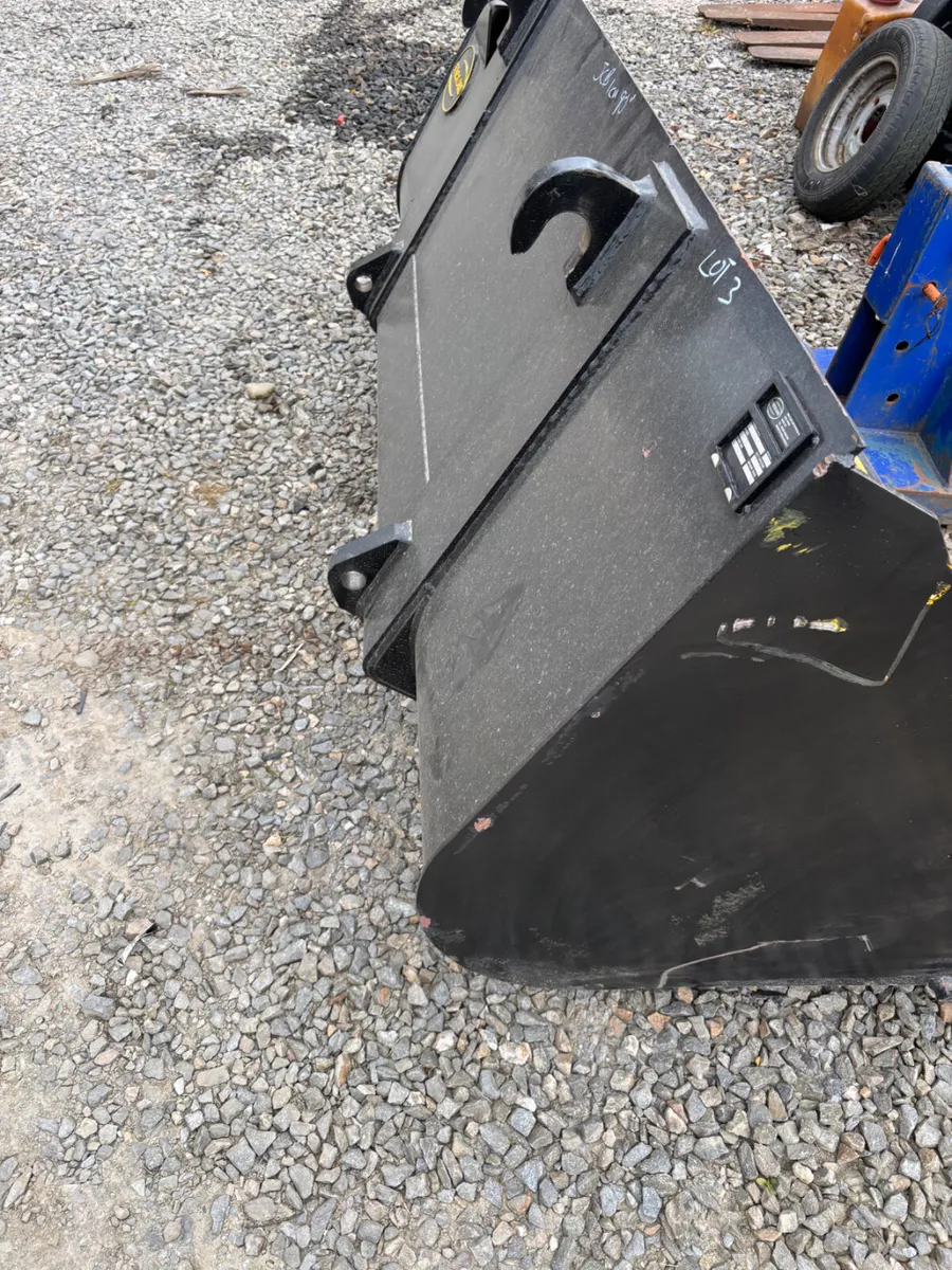 New/Unused JCB & Manitou Teleporter Buckets - Image 3